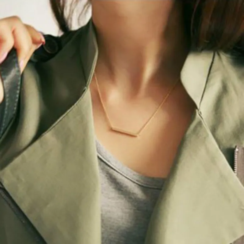 

Popular Personality Simple Metal Bar Triangular Word Tassels Women Short Necklace Jewelry Wholesale Chokers