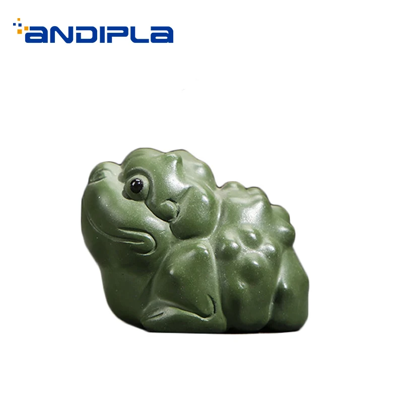 

Authentic Yixing Zisha Green Mud Tea Pet Lovely Lucky Small Gold Toad Tea Pet Boutique Handmade Mini Figurine Crafts Home Decor