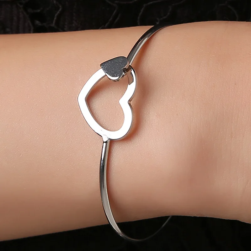 

Hollow Heart Cuff Bracelets Silver Color Metal Double Love Charm Opening Bangles Round Circle Hand Jewelry For Women Accessories