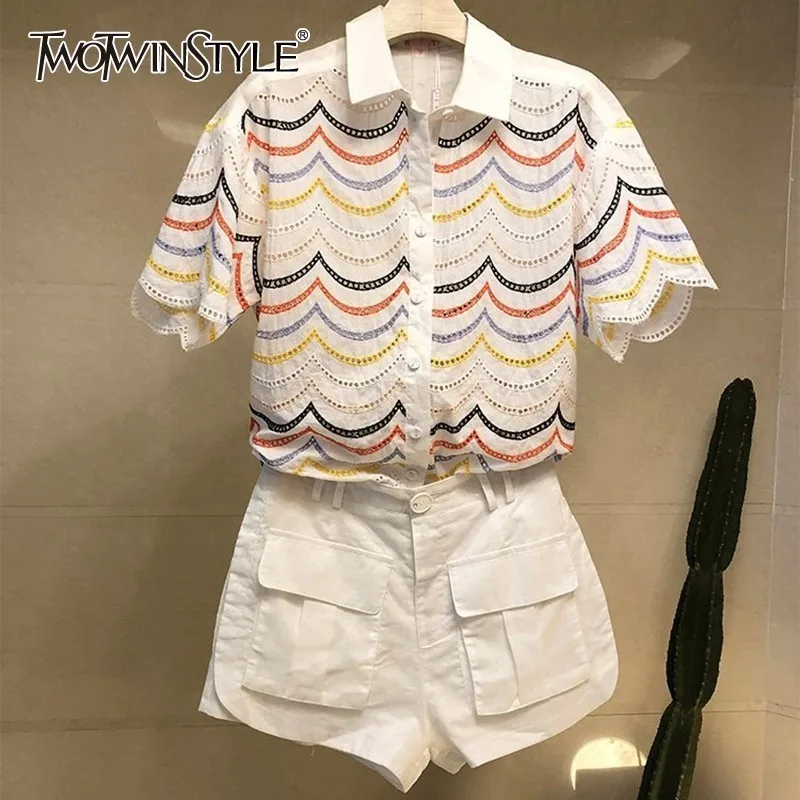 

TWOTWINSTYLE Summer 2019 Women's Set Hit Color Lapel Collar Short Sleeve Tops Shorts Print Two Piece Sets Female Fashion New