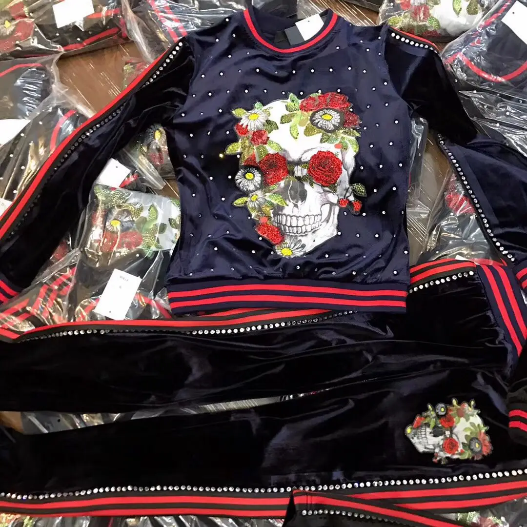 

2018 Women's New New Set High Quality Embroidery Diamond Skull Velvet Long Sleeve Two-piece