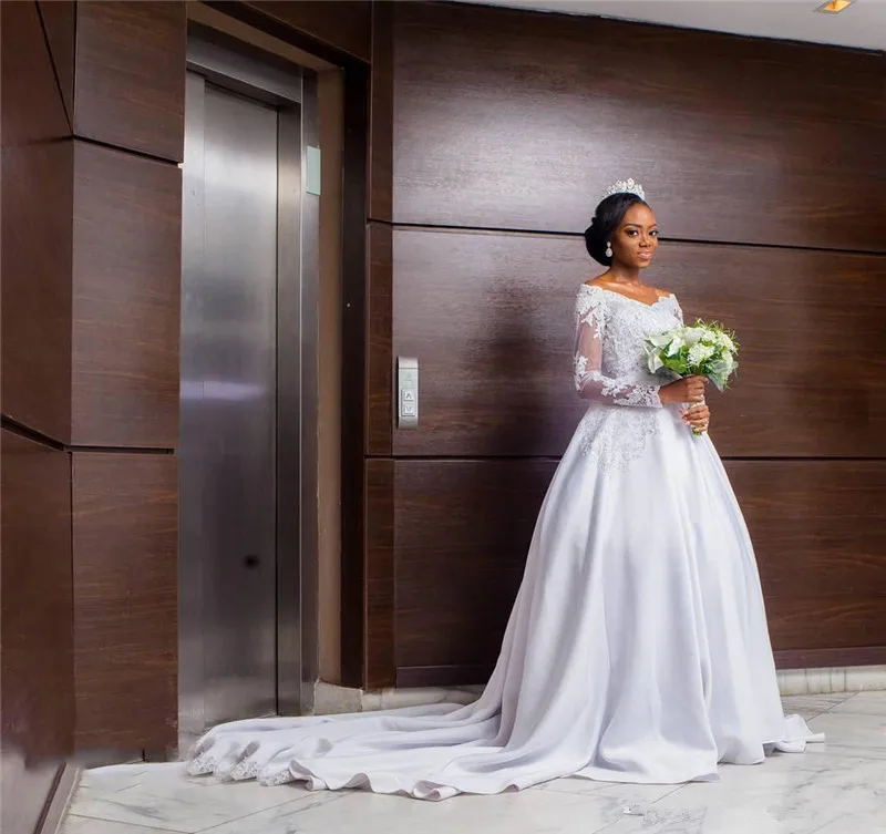 black-girls-2018-new-lace-applique-wedding-dresses-v-neck-long-illusion-sleeves-court-train-wedding-dress-bridal-gowns-robe-de-mariee (1)