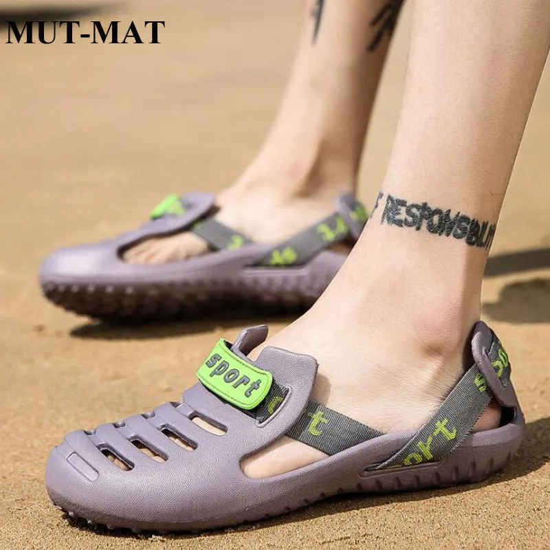 

2019 Summer New Trend Hole Hole Baotou Hollow Refreshing Comfortable Wear-Resistant Breathable Non-Slip Beach Men's Sandals