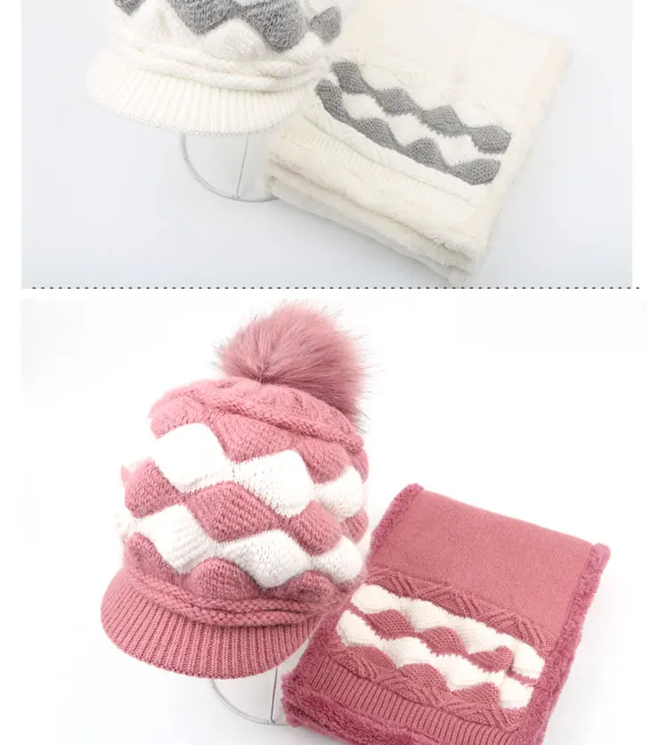 Women's Scarf and Hat with Pompon Set