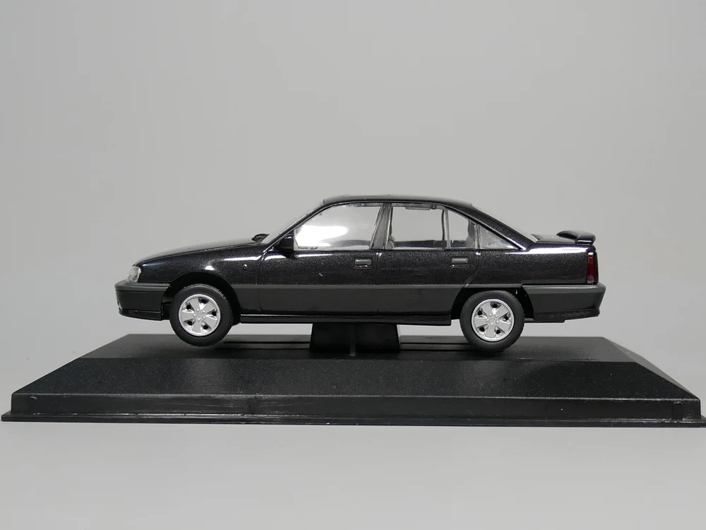 COR GI 1:43 Opel Omega 3000 эксклюзивные Автомобильные Игрушки из сплава для детей, детские игрушки, модель прозрачной коробки