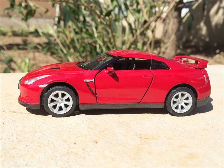 136 Nissan GT-R R35 (3)