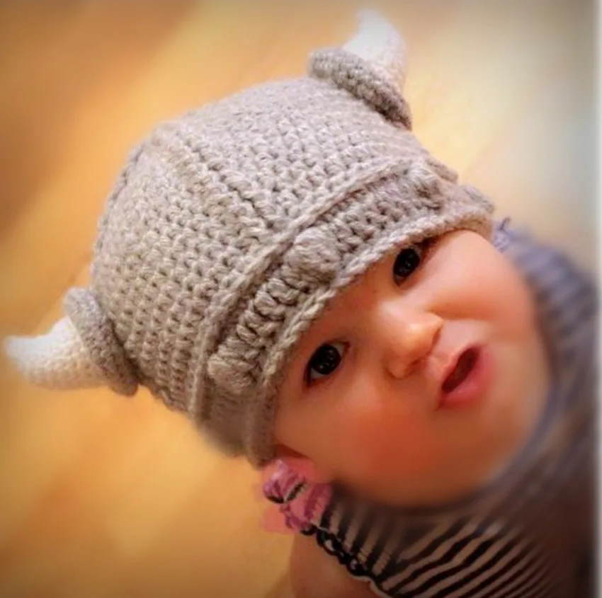 Вязаные шапки для малышей. Связать детскую шапку мальчику. Детские вязаные шапочки. Вязаная шапка для мальчика. Шапочка для мальчика.