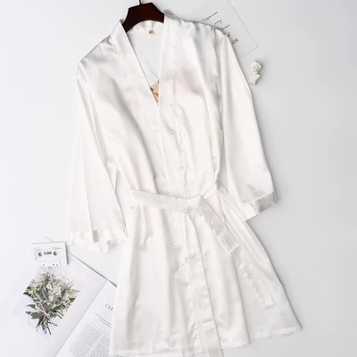 1 шт. в партии вышитый на заказ логотип подарки на день рождения шелковые халаты Свадебные вечерние невесты подарок для невесты атласная пижама-кимоно Халат - Цвет: Белый