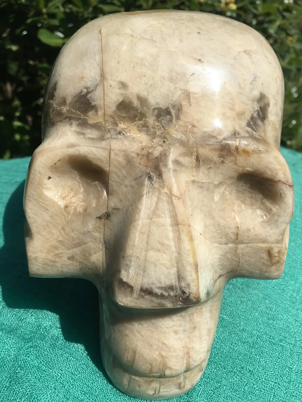 

New varieties of 5138 grams of natural quartz crystal skull to heal