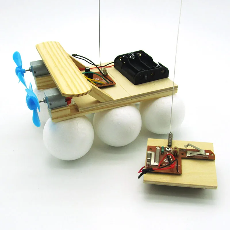 

DIY technology small production four remote control boat wind boat scientific experimental materials assembly model educational