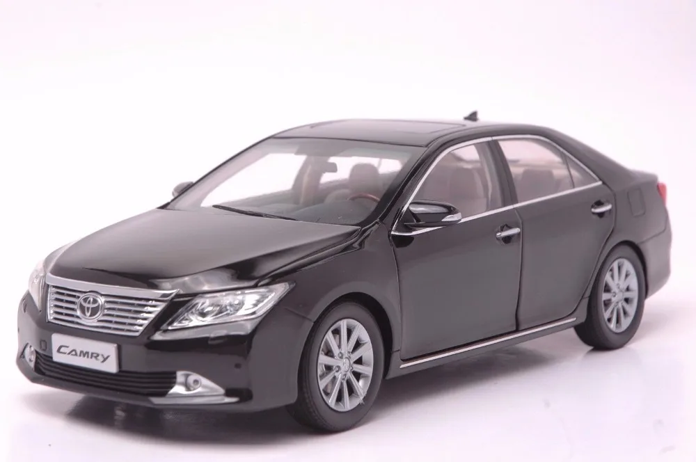 118 Diecast Model for Toyota Camry 2012 Black Alloy Toy Car Miniature