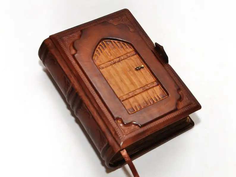

Leather magazine sketchbook notebook diary Tale's book Vitage notebook Aged paper Book of spells Door leather journa