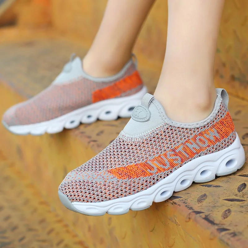 

2019 summer male big child flying woven mesh breathable sports shoes non-slip wear-resistant shockproof sports shoes men