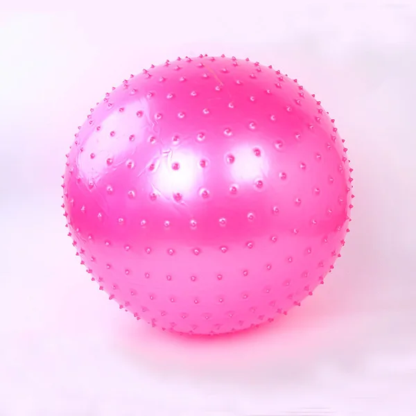 Розовый мяч