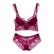 Комплекты бюстгальтеров и трусиков