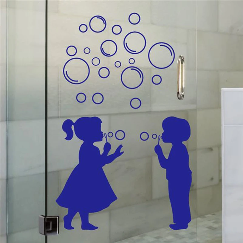 fille-et-garcon-avec-des-bulles