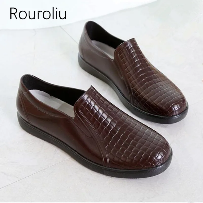 

Rouroliu Men's PVC Rainboots Slip-on Lazy Flat Heels Rain Shoes Waterproof Crocodile Pattern Water Shoes Man Wellies RS12