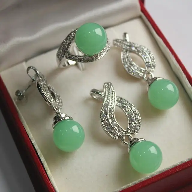 

Hot! high qulity new jewelry silver plated + 12mm light green jade bread pendant, earring, , ring set 5.31