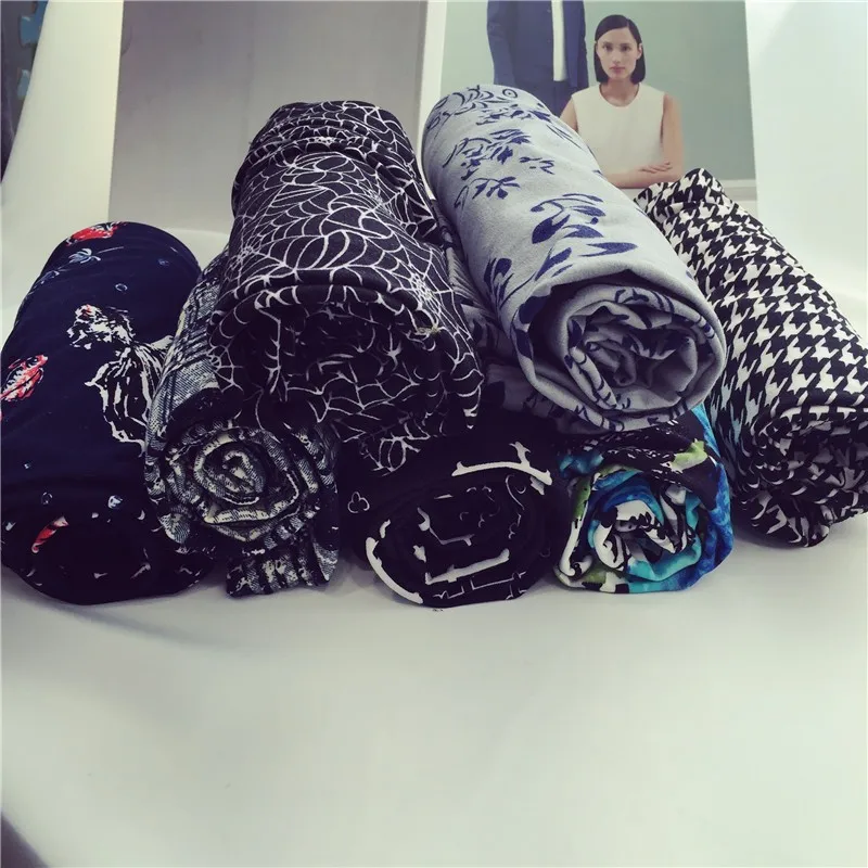 2790382899_214047807