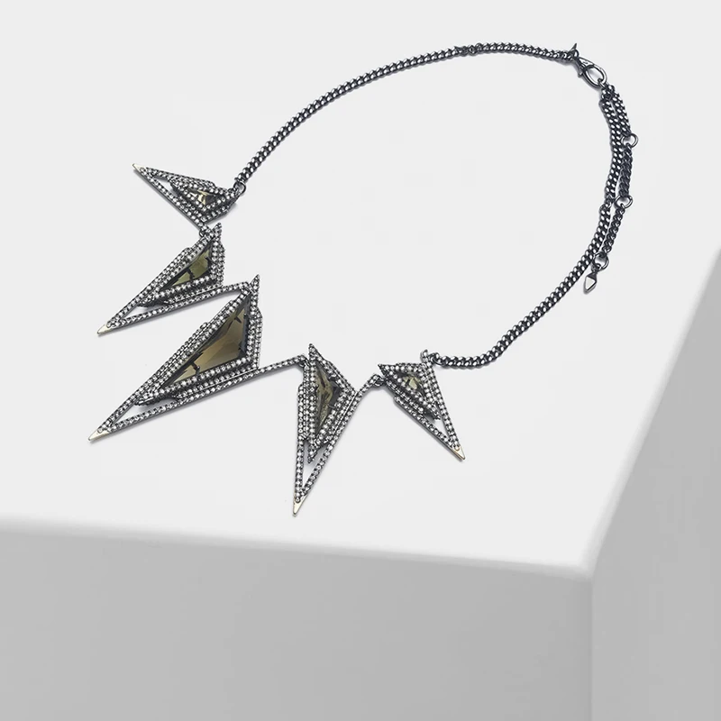 

Geometric pendant design retro shiny necklace