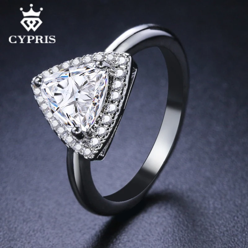 2018 RING Luxury triangle stone silver color white Gold durable novelty