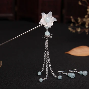 

Classical using antique hair clasp restore ancient ways The ancient tire step shaking tassel lady hanfu joker