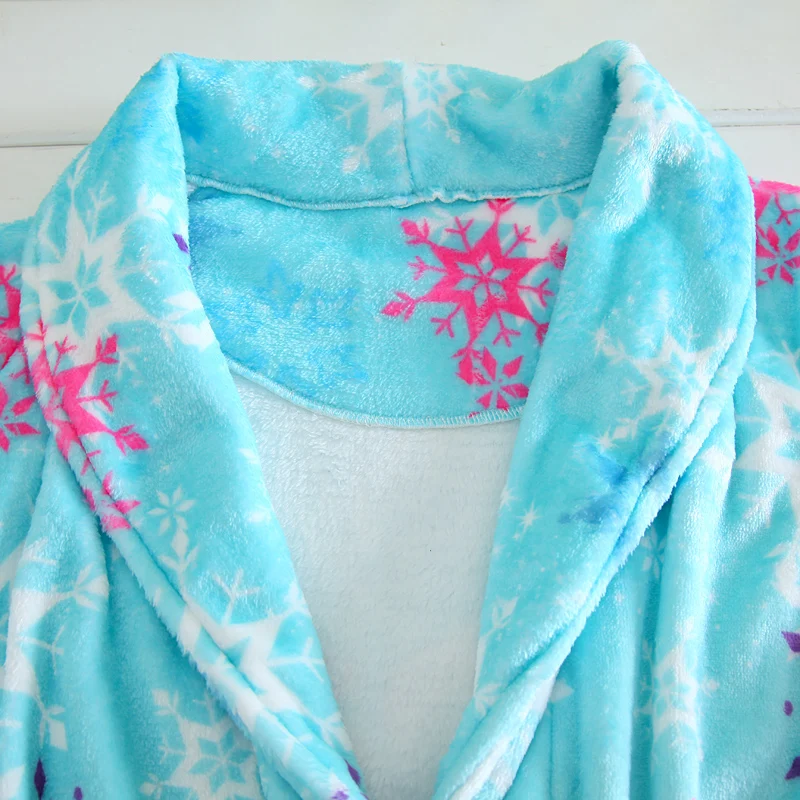 Günstige Mutter und Tochter Langen Ärmeln Winter Flanell Bademäntel Elsa Anna Mädchen Korallen Samt Bad Roben Kinder Pyjamas Familie Homewear