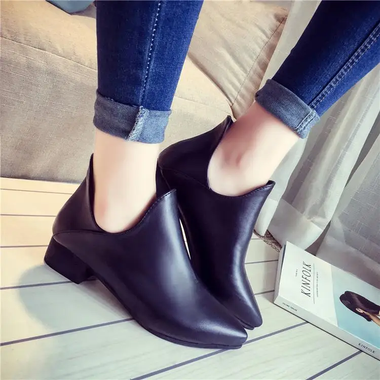 

2018 new short tube boots women's thick with retro fashion boots.