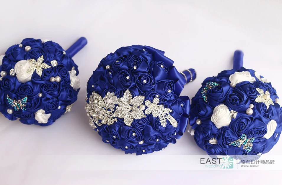 Sky Blue// Azure// Sapphire Blue Coloured Crystal /'Bunch Of Flowers/' Brooch In Gol