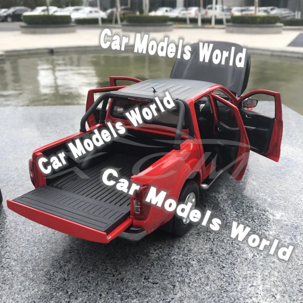 Модель автомобиля для пикапа Navara 1:18 (красный/черный) + небольшой подарок!|Наземный