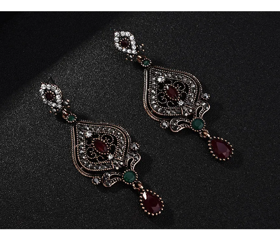 long-vintage-pendant-earrings_02