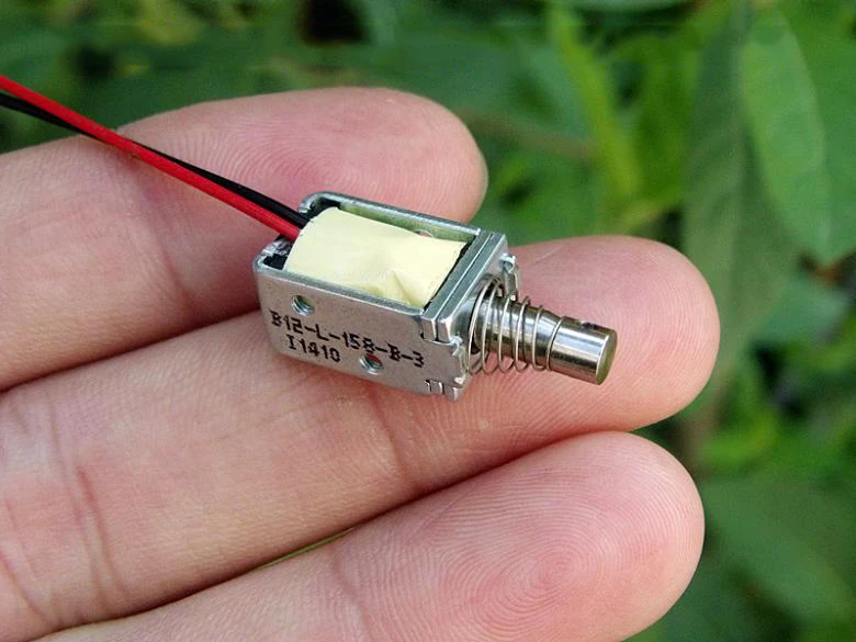 

DC 5V~6V Mini DC Solenoid Electromagnet Self-holding Suction Type Micro Electric Magnet For Household Appliances Magnet