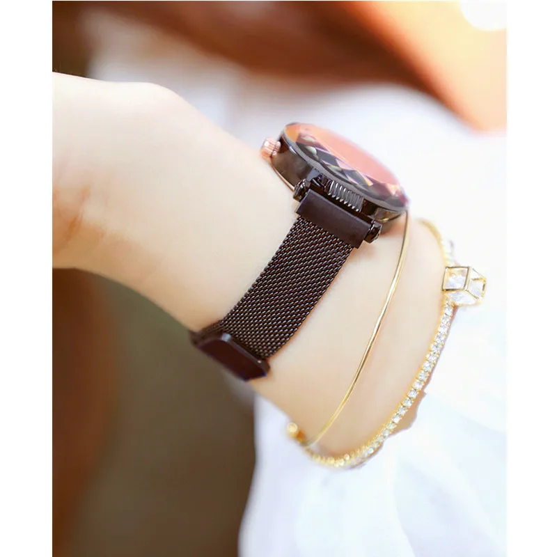 جديد الأزياء ساعة يد نسائية الراقية سلسلة ووتش مخصص العلامة التجارية الإناث الجدول المغناطيس حزام