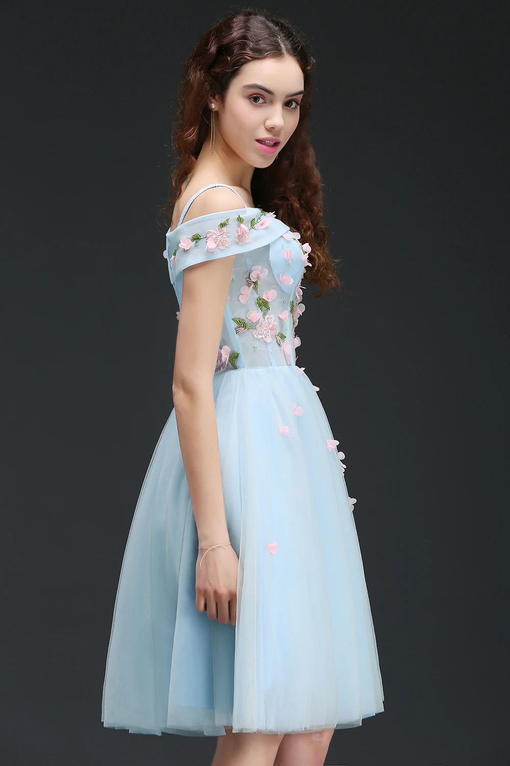 Выпускные платья 2018 Элегантный с плеча Спагетти ремень Короткое платье для