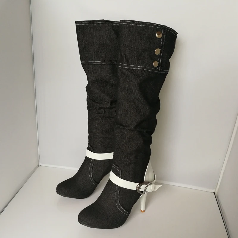 REAVE CAT/зимняя женская обувь из джинсовой ткани; осенние сапоги; сапоги до колена с острым носком и пряжкой; Модная Повседневная Теплая обувь черного цвета