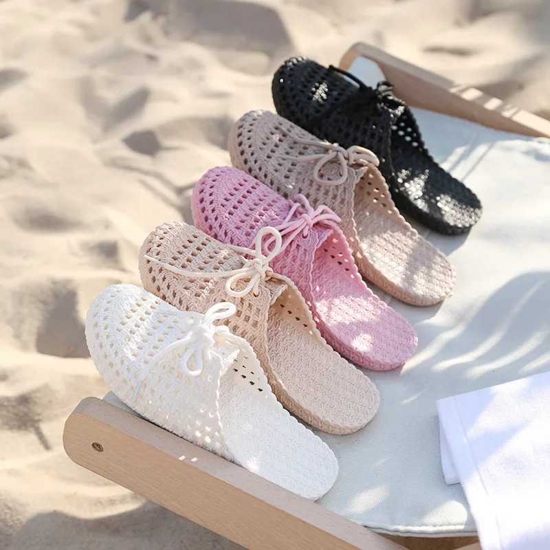 

summer hollow-out Women's slippers,Non-slip comfortable flat shoes The beach bathroom interior Cool slippers zapatos de mujer