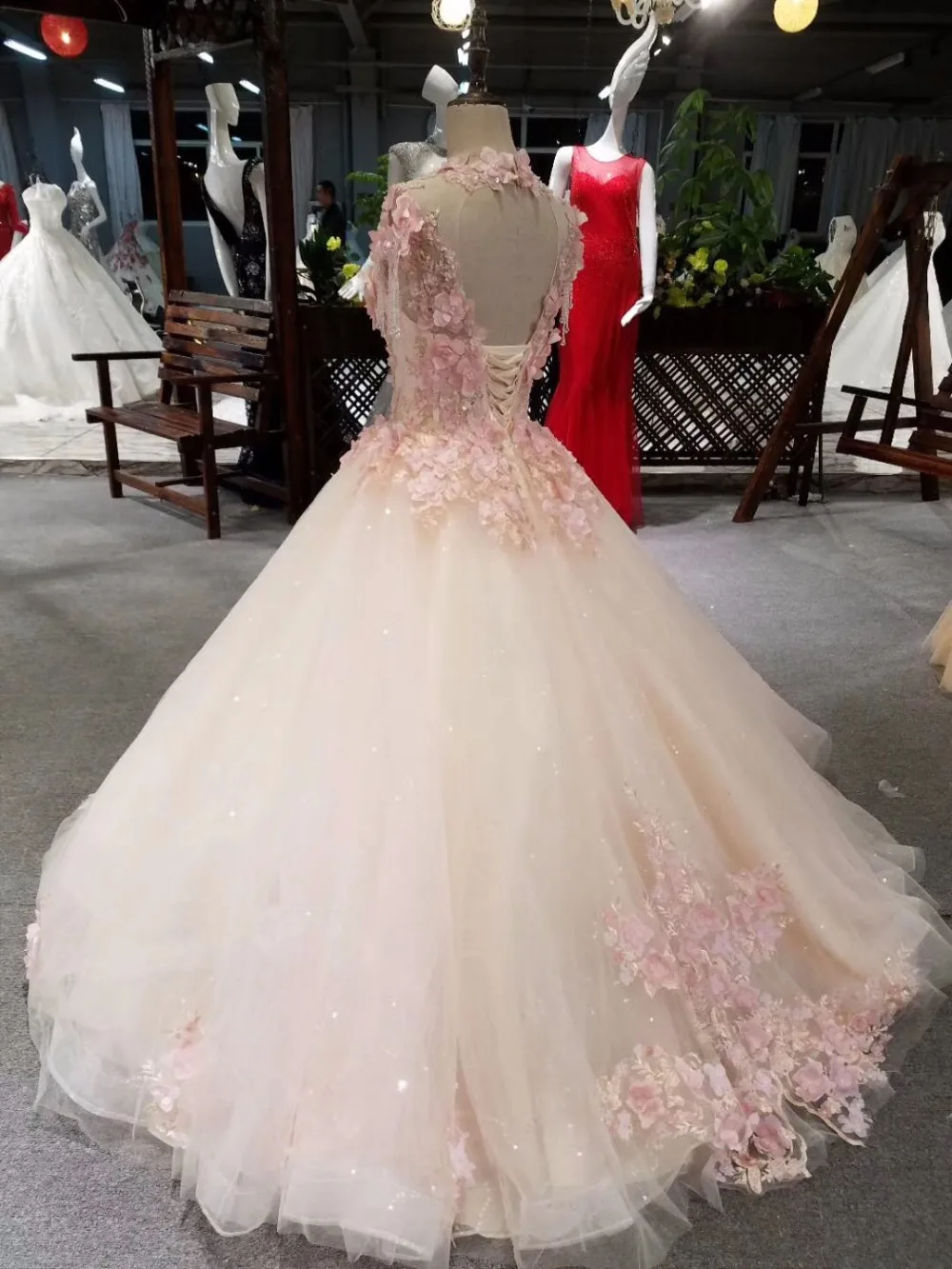 Preise CloverBridal bestseller liste alibaba einzelhandel shop braut kleid prinzessin bodenlangen rosa blätter kristall quasten schultern