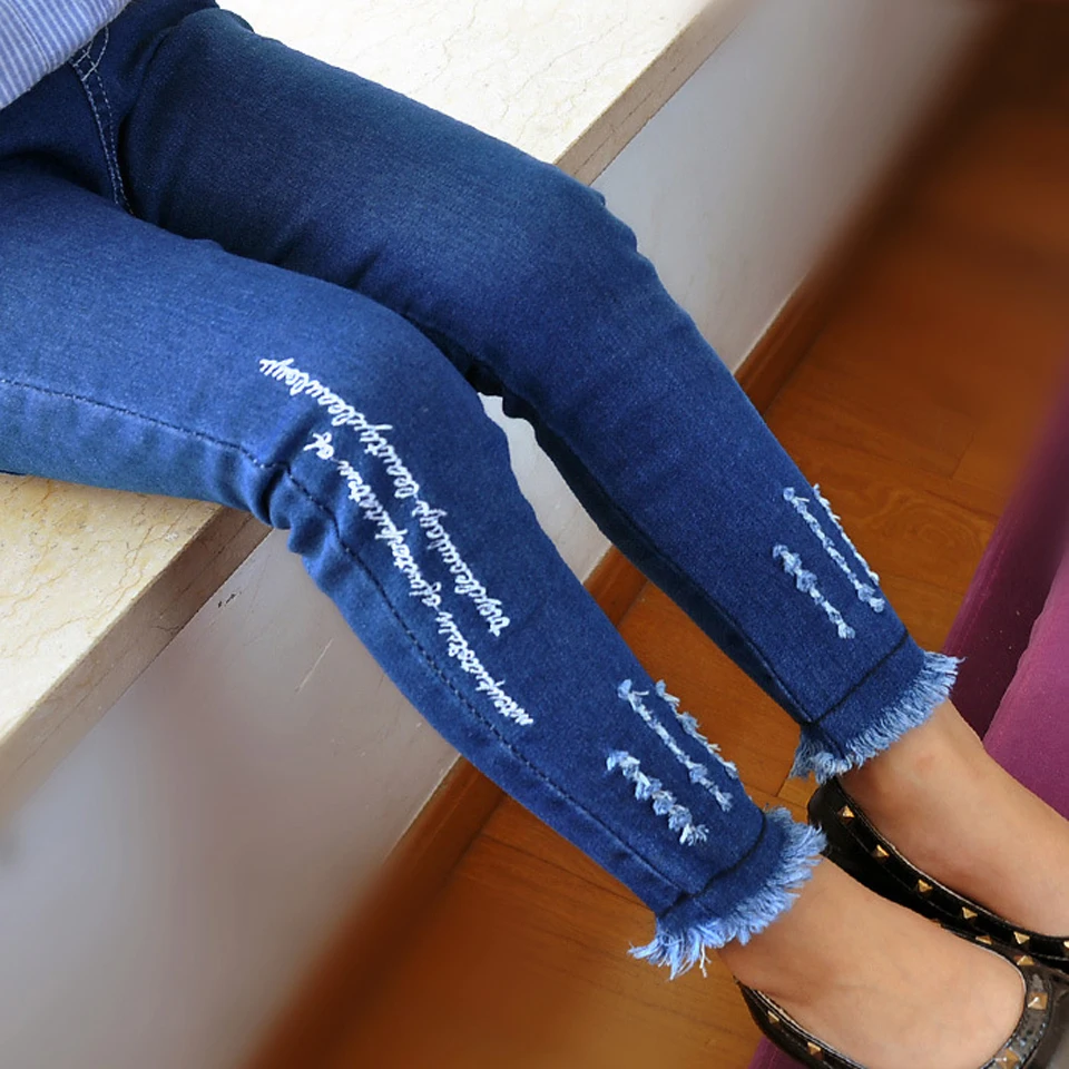 Новые джинсы для девочек детская одежда для детей джинсы для мальчиков повседневные модные рваные джинсы с эластичной резинкой на талии, брюки