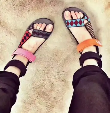 

Summer Fashion Mixed Colors Woman Sandals Sexy Open Toe Flat Shoes ladies Gladaitor Sandals Beach Wearing Shoes