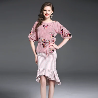 High Quality 2018 Designer Suit Set Women’s Puff Sleeve Embroidery Strip BlouseTops + Plaid Mermaid Skirt Suit With Sashes NS444