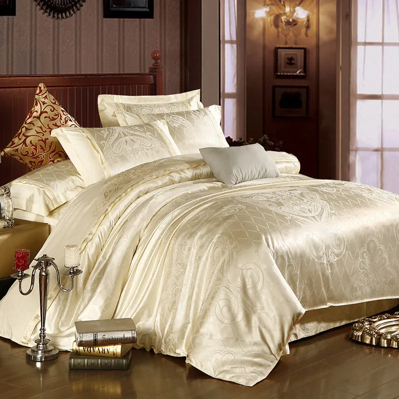 White Satin Comforter Set : It looks pure, fresh and exceptionally noble.