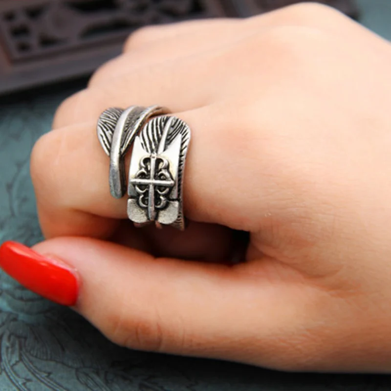 

Self-Defence Finger Ring Women Men EDC Tool Stainless Steel Vintage Feather Outdoor Surviral Kit Portable Open-end Rings Unisex