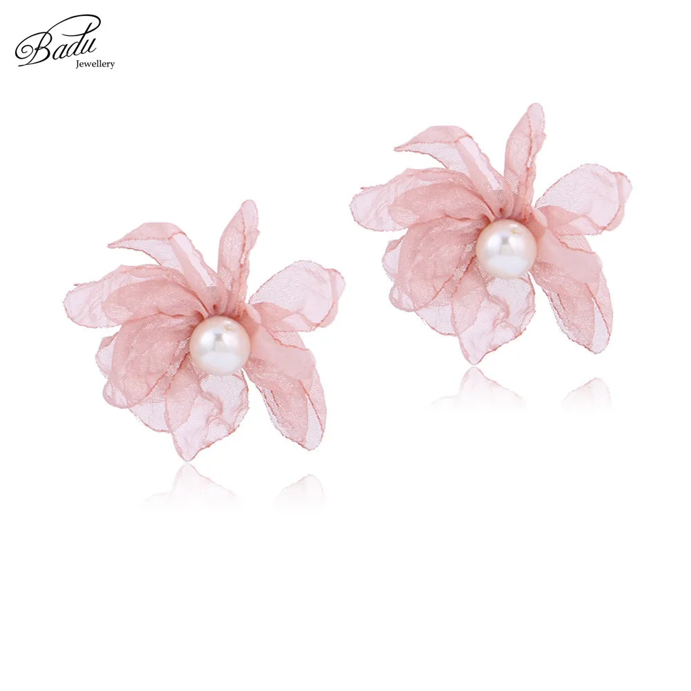 

Badu Romantic Pink Flower Earring for Women Girls Handmade Yarn Floral White Simulated Pearl Stud Earrings Wholesale