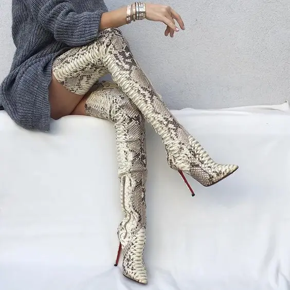 Облегающие ботфорты для женская обувь из змеиной кожи; острый носок супер высокий тонкий каблук ботинки с высоким голенищем Женские ботинки