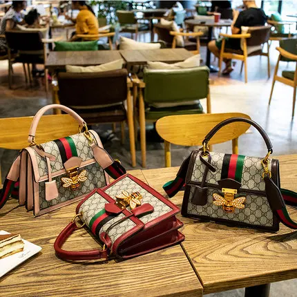 

Women's bag 2018 new wild shoulder bag wide shoulder strap small bee Messenger bag luxury handbags women bags designer