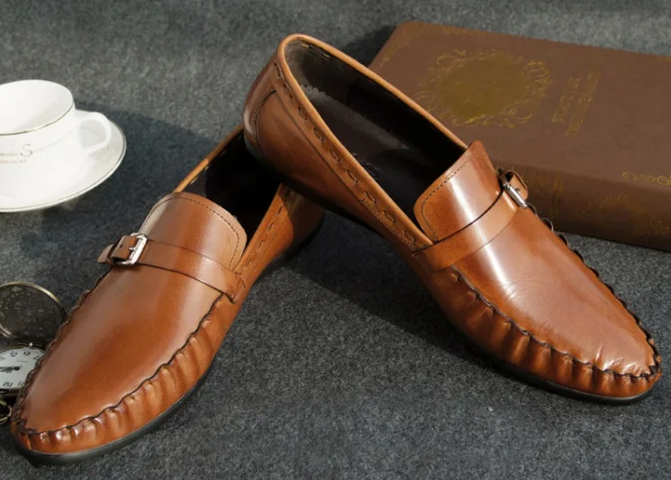 Новая модная обувь на плоской подошве с круглым носком без шнуровки Кожаные модельные туфли мужская обувь Туфли с ремешком и пряжкой