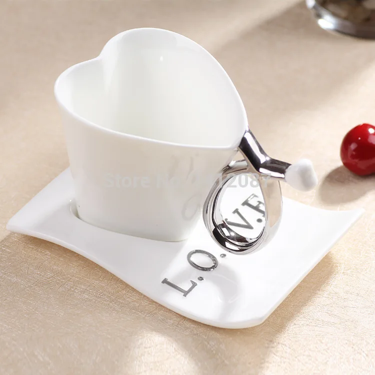 Горячие креативные чайные чашки Европейские Белые в форме сердца керамические кофейные чашки с чайным поддоном для друзей