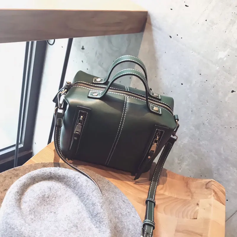 

New handbags Korean wild Messenger pillow package Portable shoulder bag Boston bag