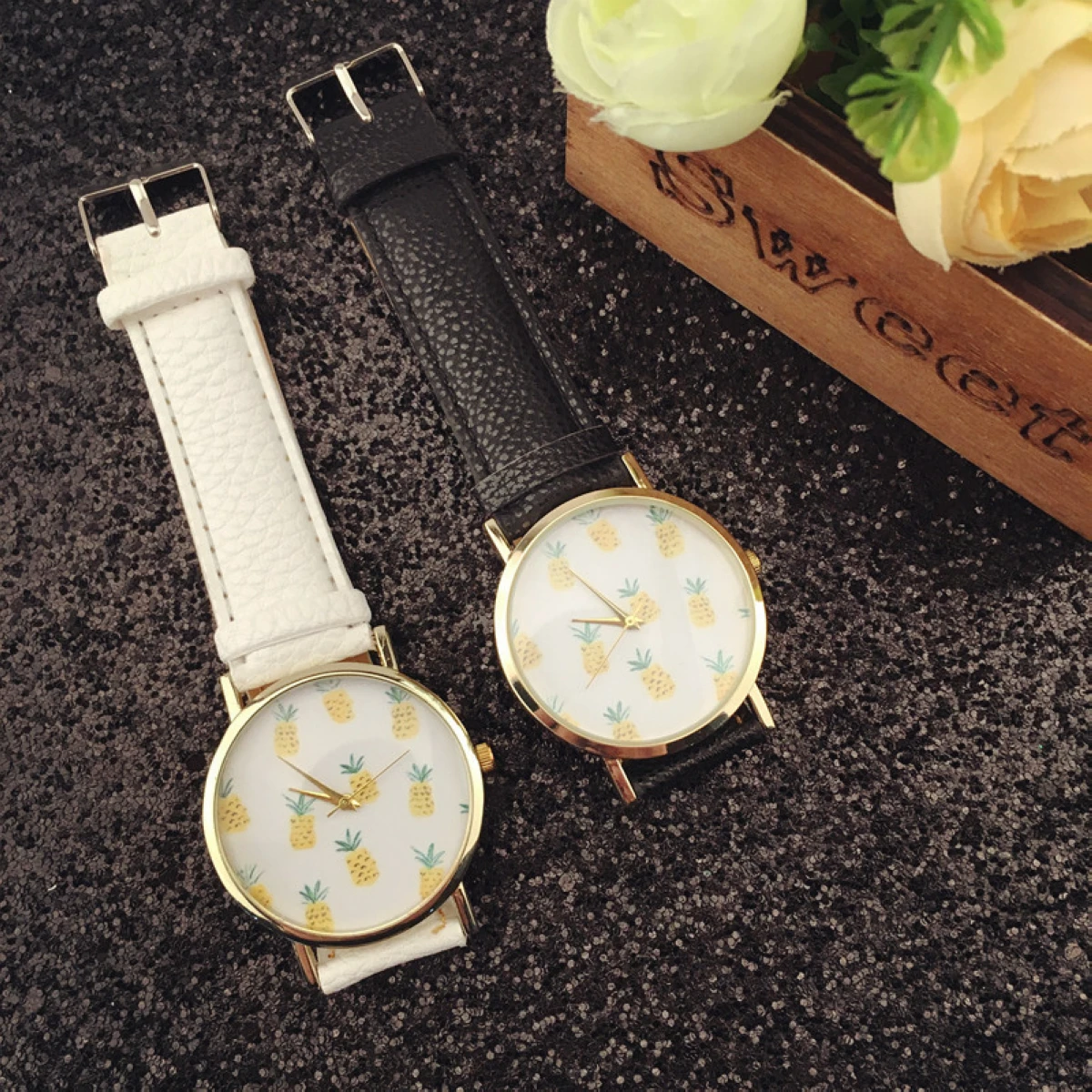 Women`s Fashion Pineapple Pattern Leather Band Analog Quartz Wrist Watch