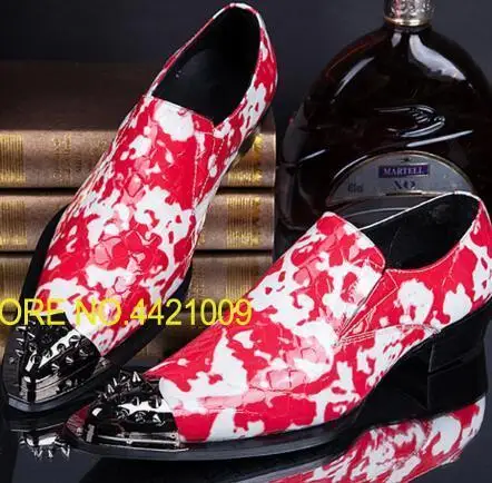 

Men's Oxford Shoes Italian Patent Leather Pointed Toe Rivets Sequined Decoration Business Men Dress Shoes Red Smoking Shoes